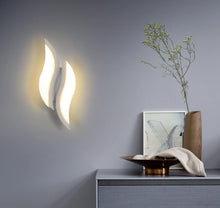Load image into Gallery viewer, LED Interior Wall Light Acrylic Spiral Light White Wall Light 18 W Warm White Light